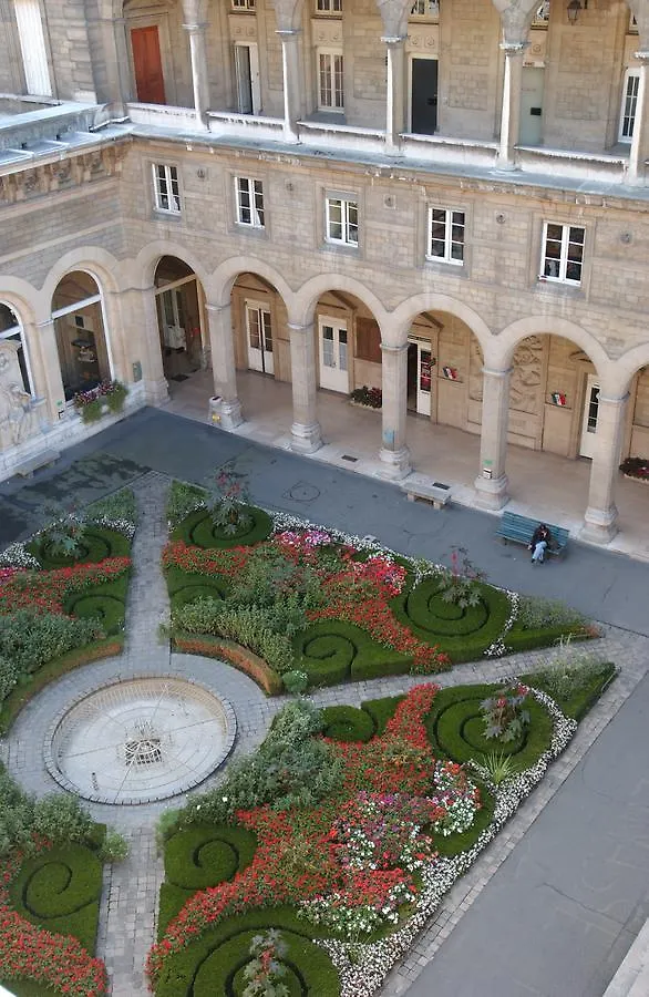 Hotel Hospitel Dieu